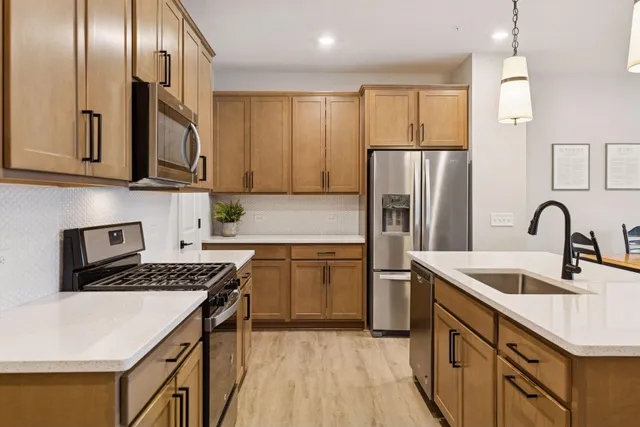 $400,000 | 14548 Twin Lakes Circle, Burnsville, MN 55306