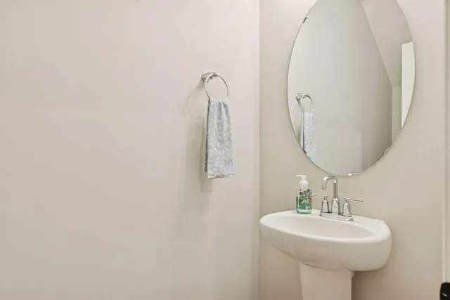 $400,000 | 14548 Twin Lakes Circle, Burnsville, MN 55306