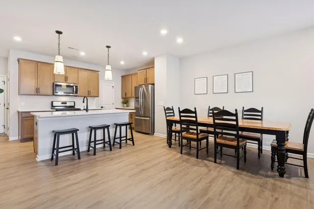 $400,000 | 14548 Twin Lakes Circle, Burnsville, MN 55306