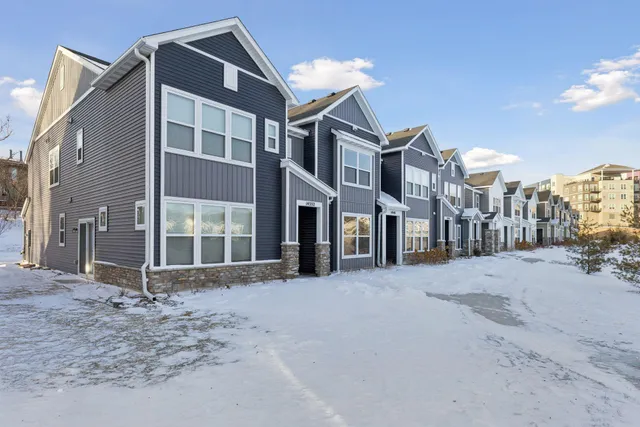 $400,000 | 14548 Twin Lakes Circle, Burnsville, MN 55306