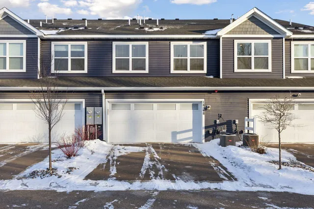 $400,000 | 14548 Twin Lakes Circle, Burnsville, MN 55306