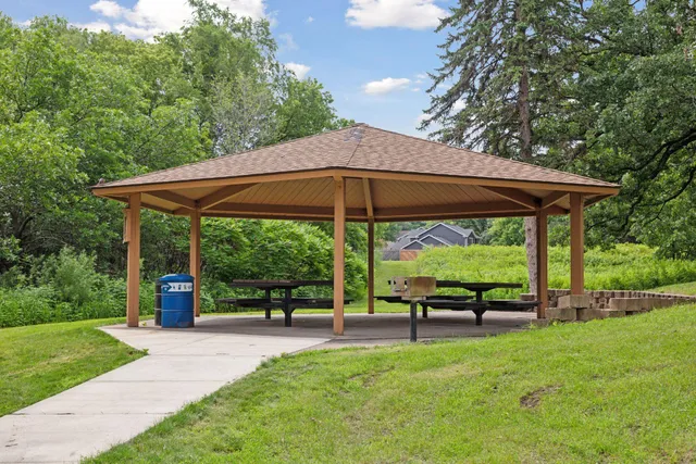 $400,000 | 14548 Twin Lakes Circle, Burnsville, MN 55306