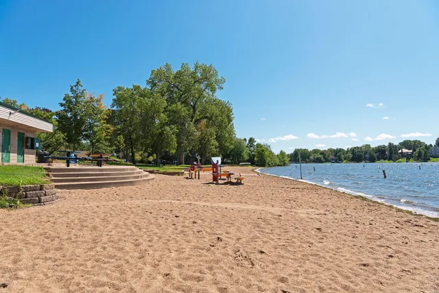 $400,000 | 14548 Twin Lakes Circle, Burnsville, MN 55306