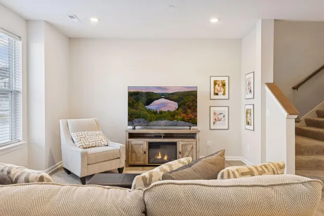 $400,000 | 14548 Twin Lakes Circle, Burnsville, MN 55306