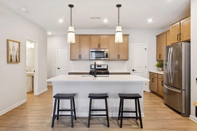 $400,000 | 14548 Twin Lakes Circle, Burnsville, MN 55306