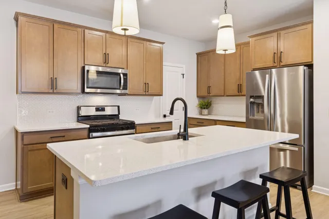 $400,000 | 14548 Twin Lakes Circle, Burnsville, MN 55306