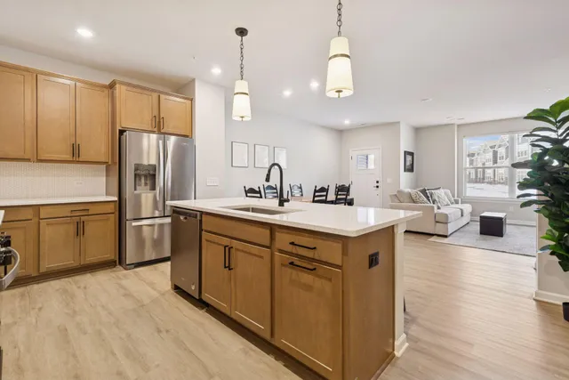 $400,000 | 14548 Twin Lakes Circle, Burnsville, MN 55306