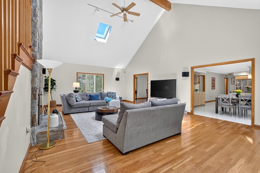 29 Page Road Weston, MA 02493 - Photo 11 of 34