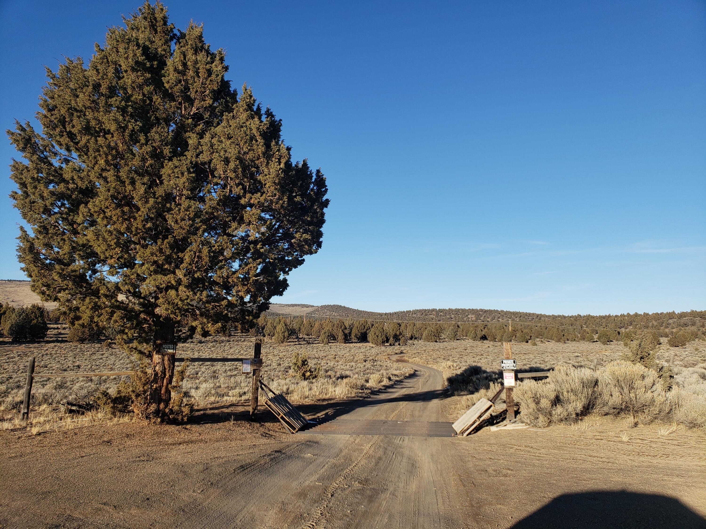 1400 Golden View Ranch Bend Bend, OR 97701 - Photo 6 of 13 entrance to Golden View Ranch