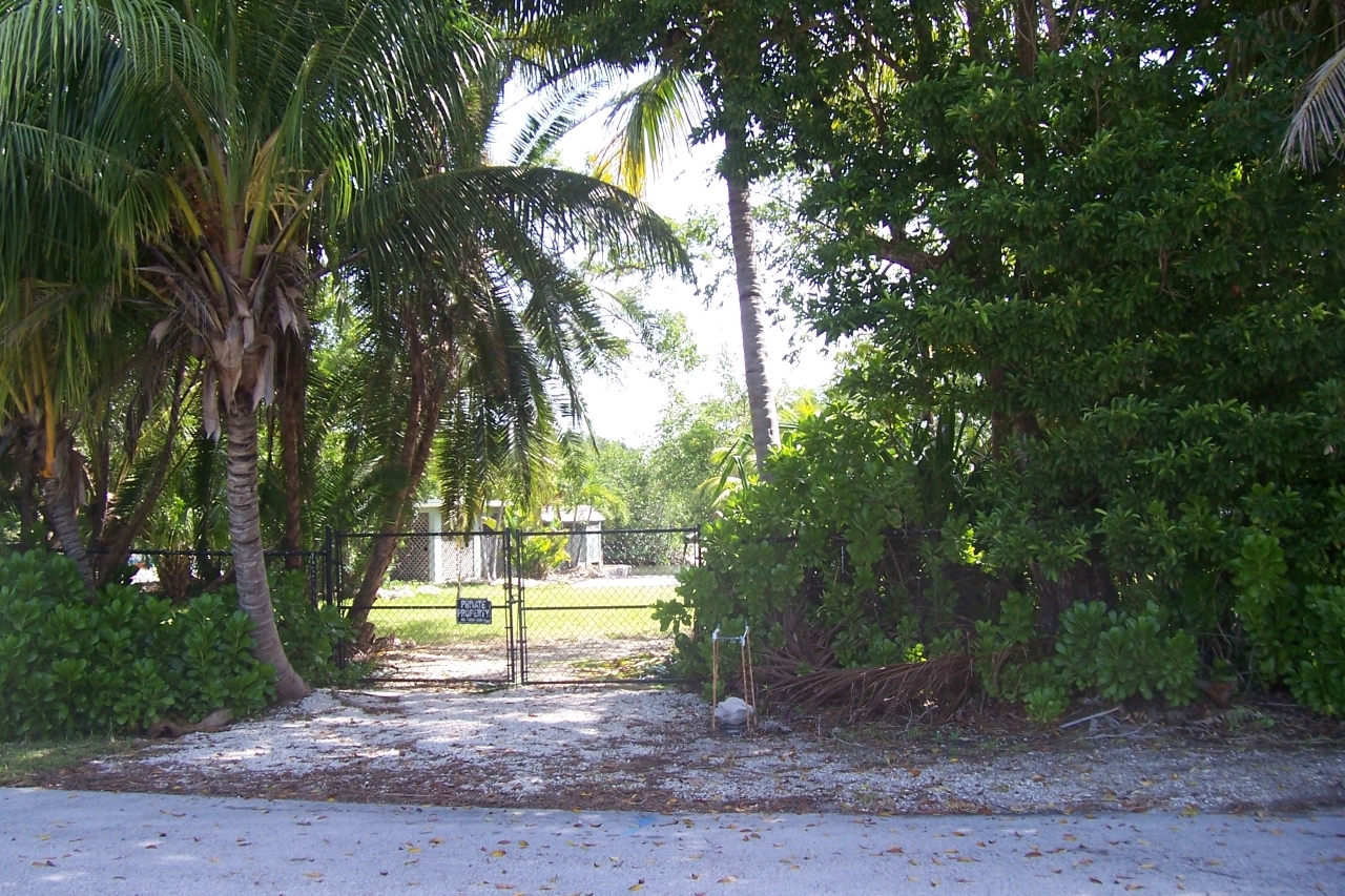 1135 Warner Road Summerland Key, FL 33042 - Photo 1 of 13 Front of Gated Property