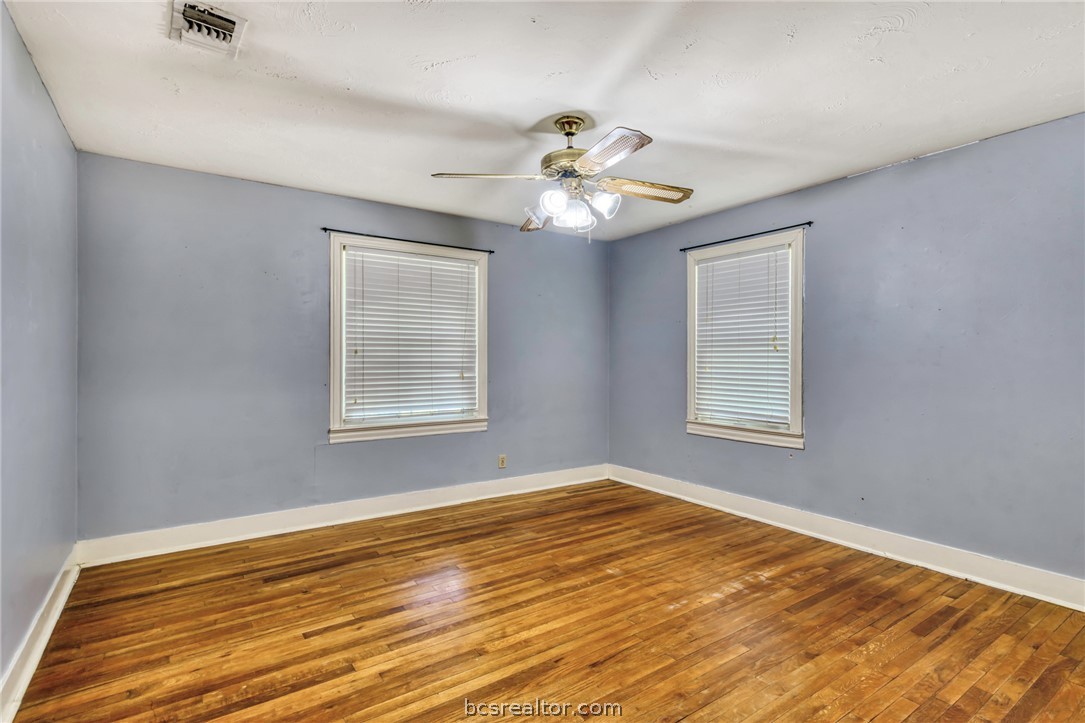 710 Inwood Drive Bryan, TX 77802 - Photo 10 of 22 bedroom 1 of 4 (lower level)