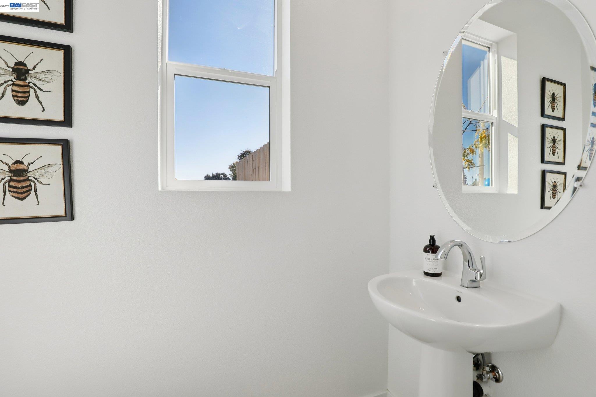 856 Pecan Tree Lane Galt, CA 95632 - Photo 14 of 30 a bathroom with a sink and a mirror