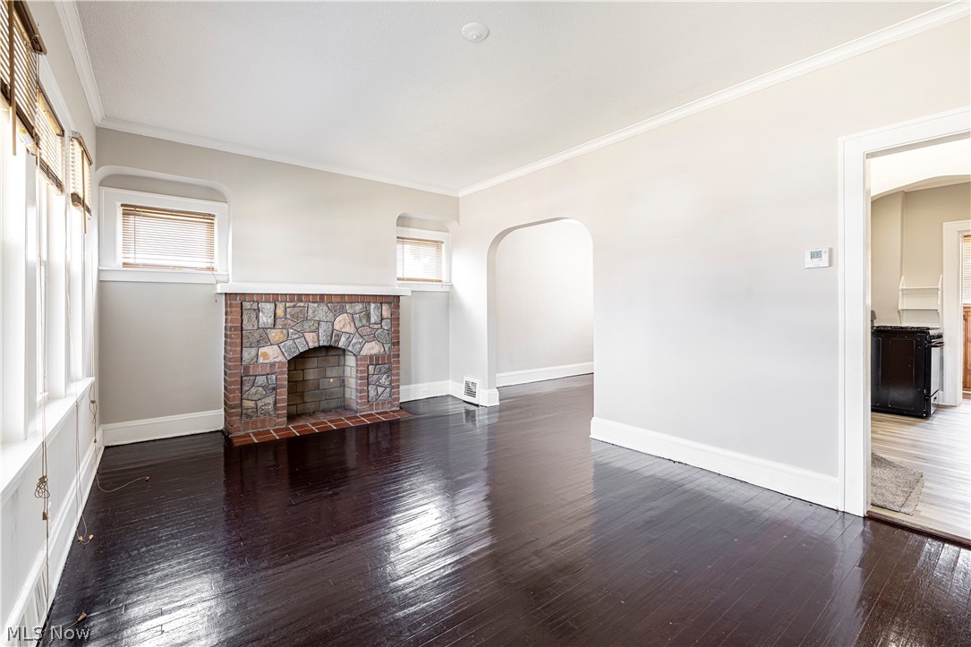 954 Royal Road Cleveland, OH 44110 - Photo 3 of 34