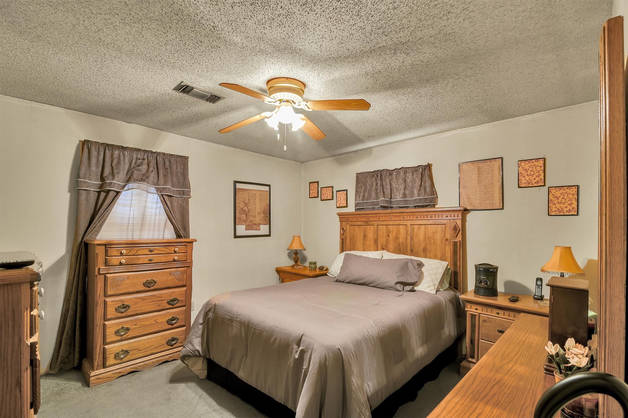 959 Walker Loop Huntsville, TX 77340 - Photo 12 of 41 Secondary bedroom