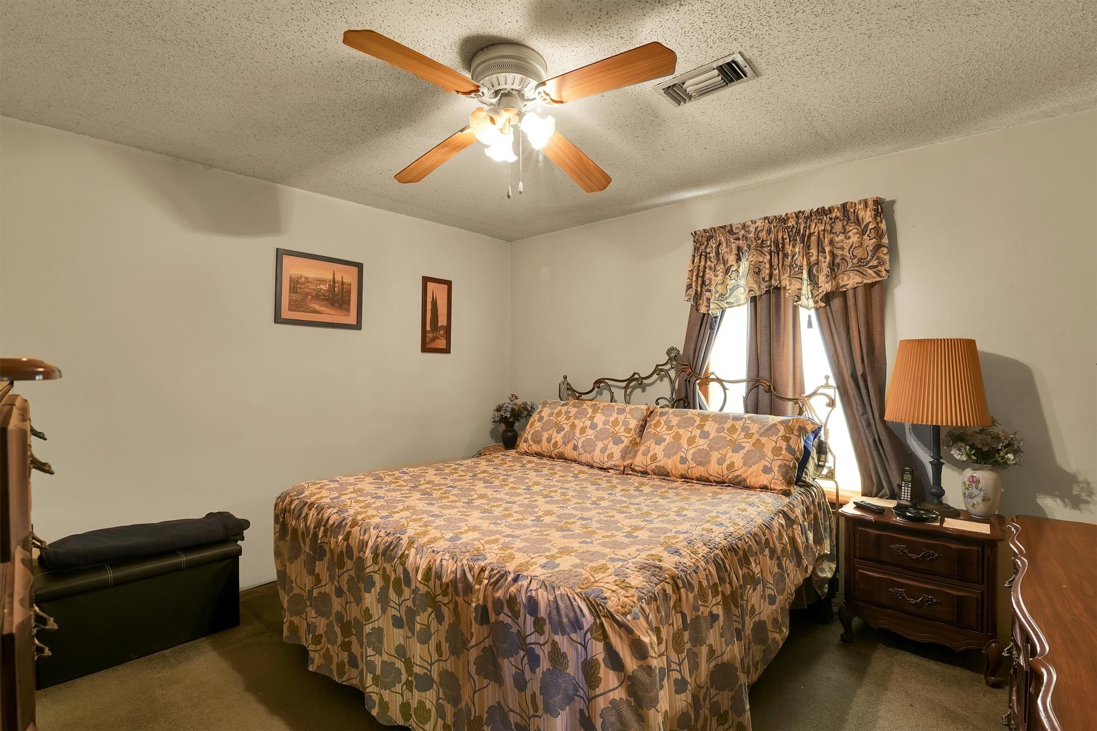 959 Walker Loop Huntsville, TX 77340 - Photo 14 of 41 Secondary bedroom