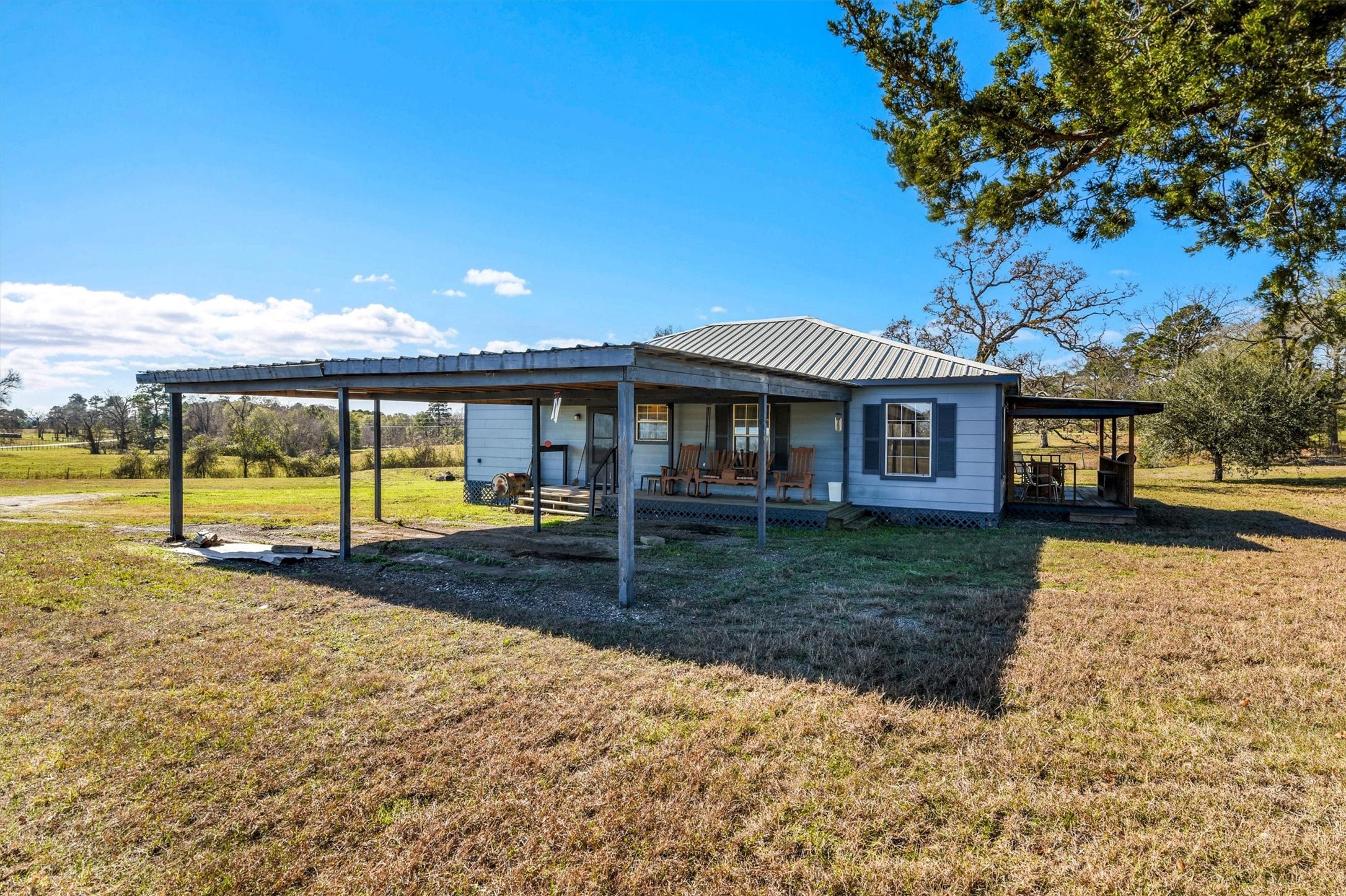 959 Walker Loop Huntsville, TX 77340 - Photo 18 of 41 Front view