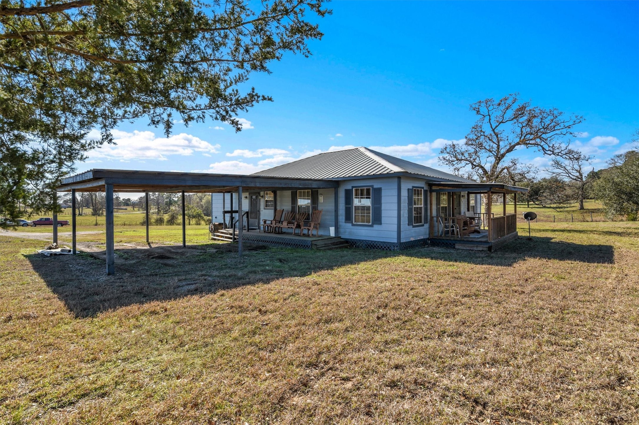 959 Walker Loop Huntsville, TX 77340 - Photo 19 of 41 Front view