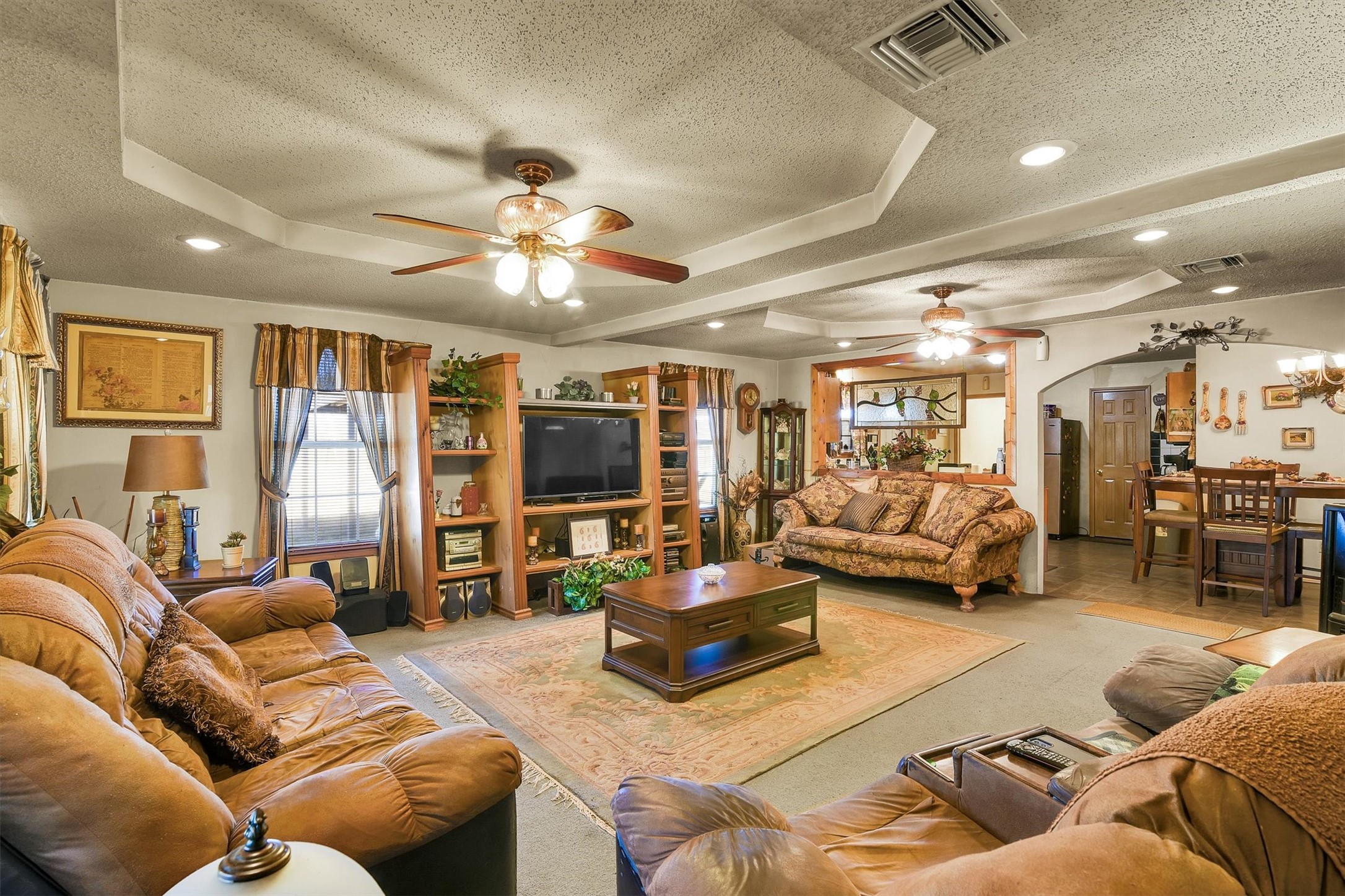 959 Walker Loop Huntsville, TX 77340 - Photo 2 of 41 Family Room