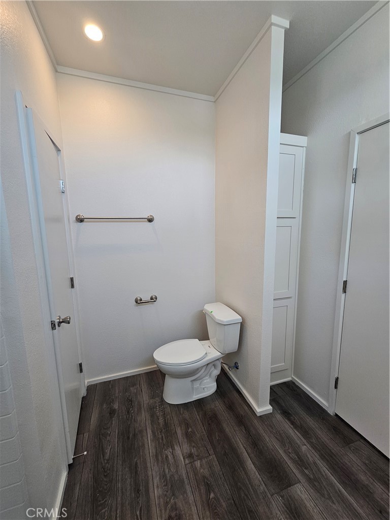 999 South Santa Fe Avenue, Unit 35 San Jacinto, CA 92583 - Photo 12 of 20 a bathroom with a toilet and a shower
