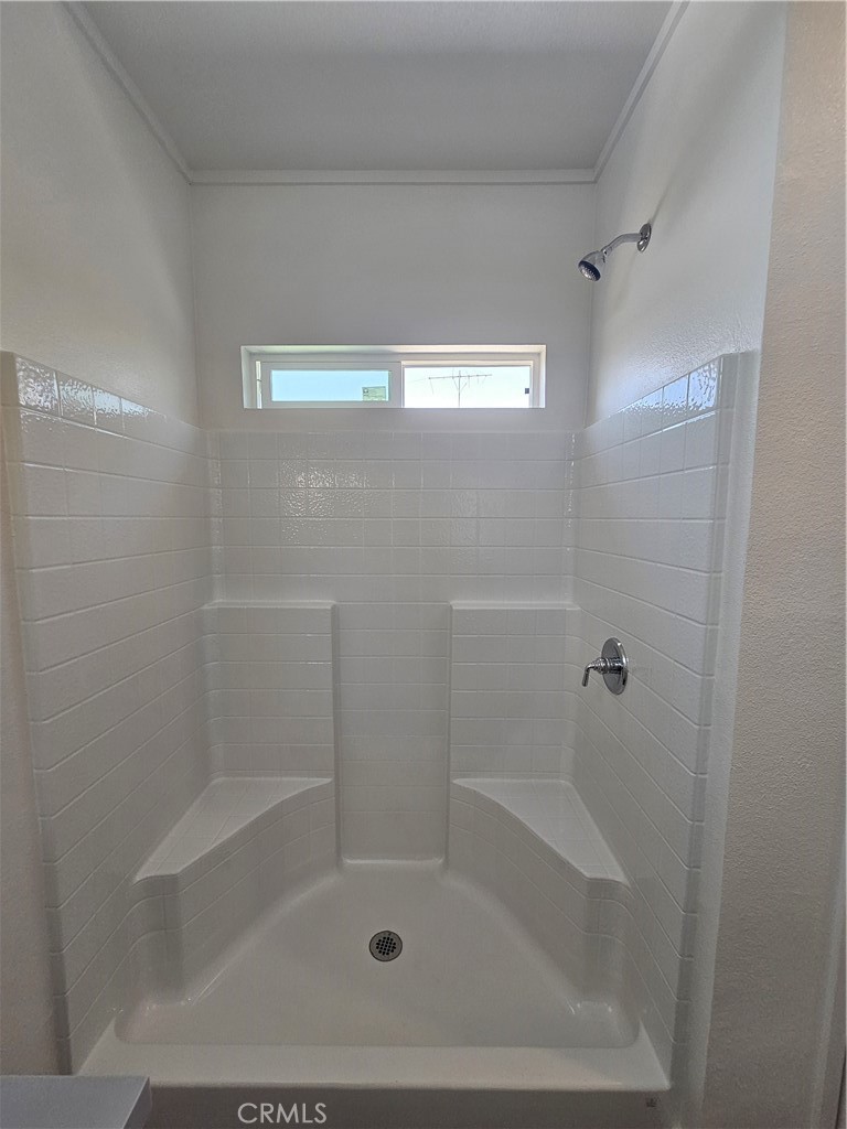 999 South Santa Fe Avenue, Unit 35 San Jacinto, CA 92583 - Photo 14 of 20 a bathroom with a shower