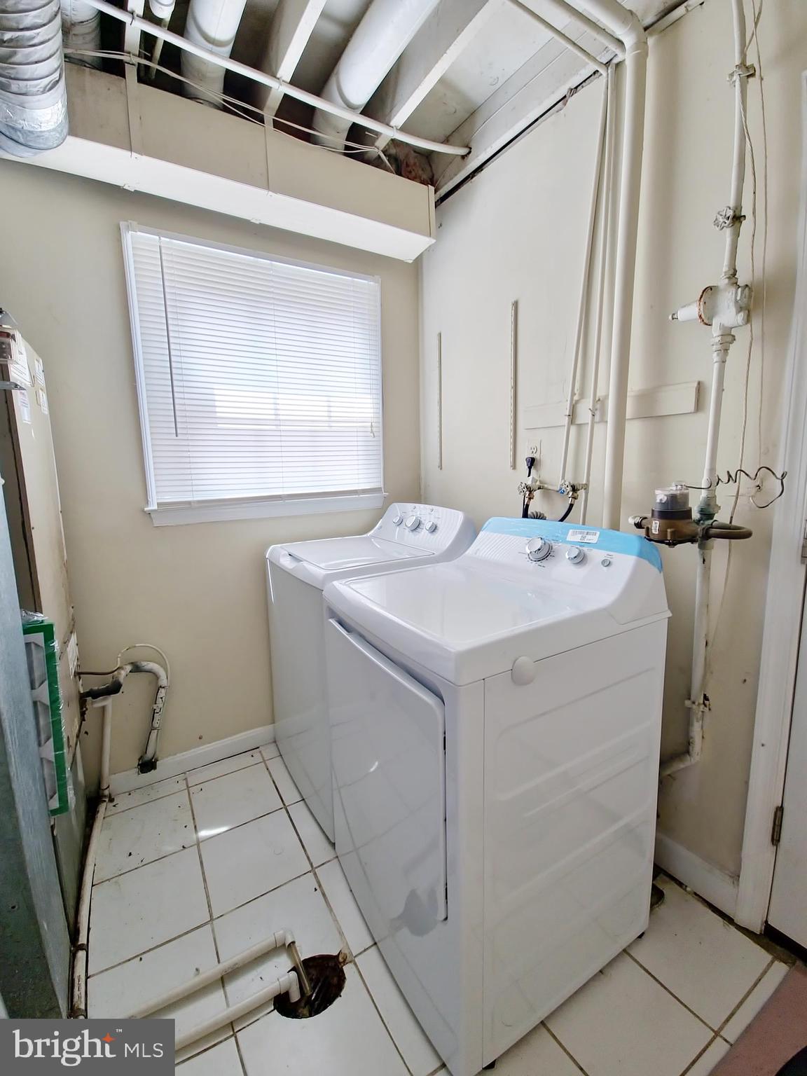 6808 Ben Franklin Road Springfield, VA 22150 - Photo 28 of 34 a utility room with a washer and dryer