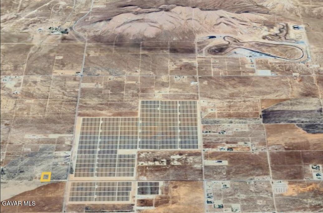 Gaskell Road Rosamond, CA 93560 - Photo 2 of 3 a bathroom with a shower