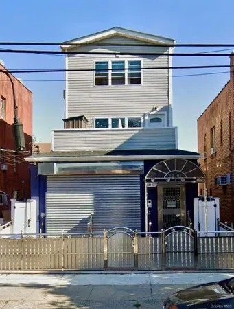 a view of a house with street
