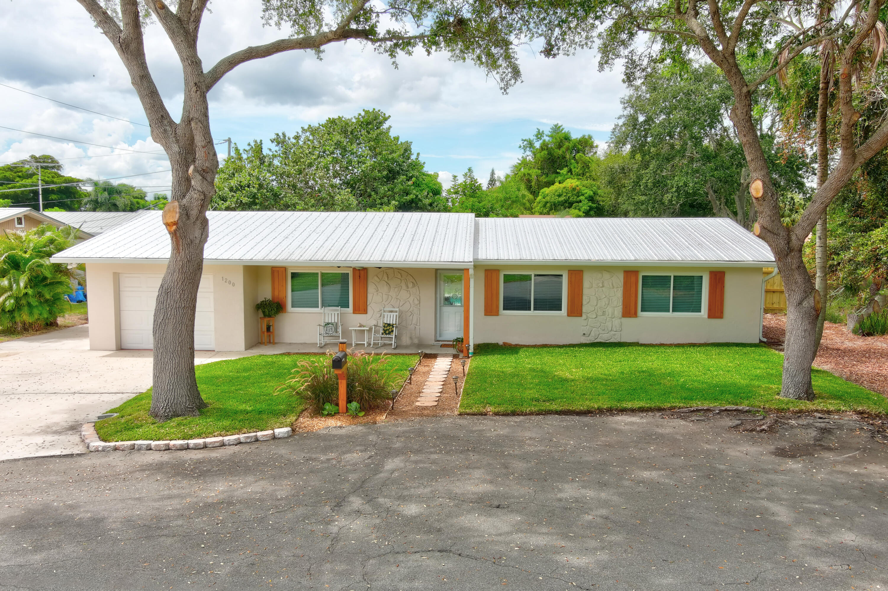 1200 Southeast Seashell Lane Stuart, FL 34996 - Photo 33 of 36 33_max_0067_68_69_70_71