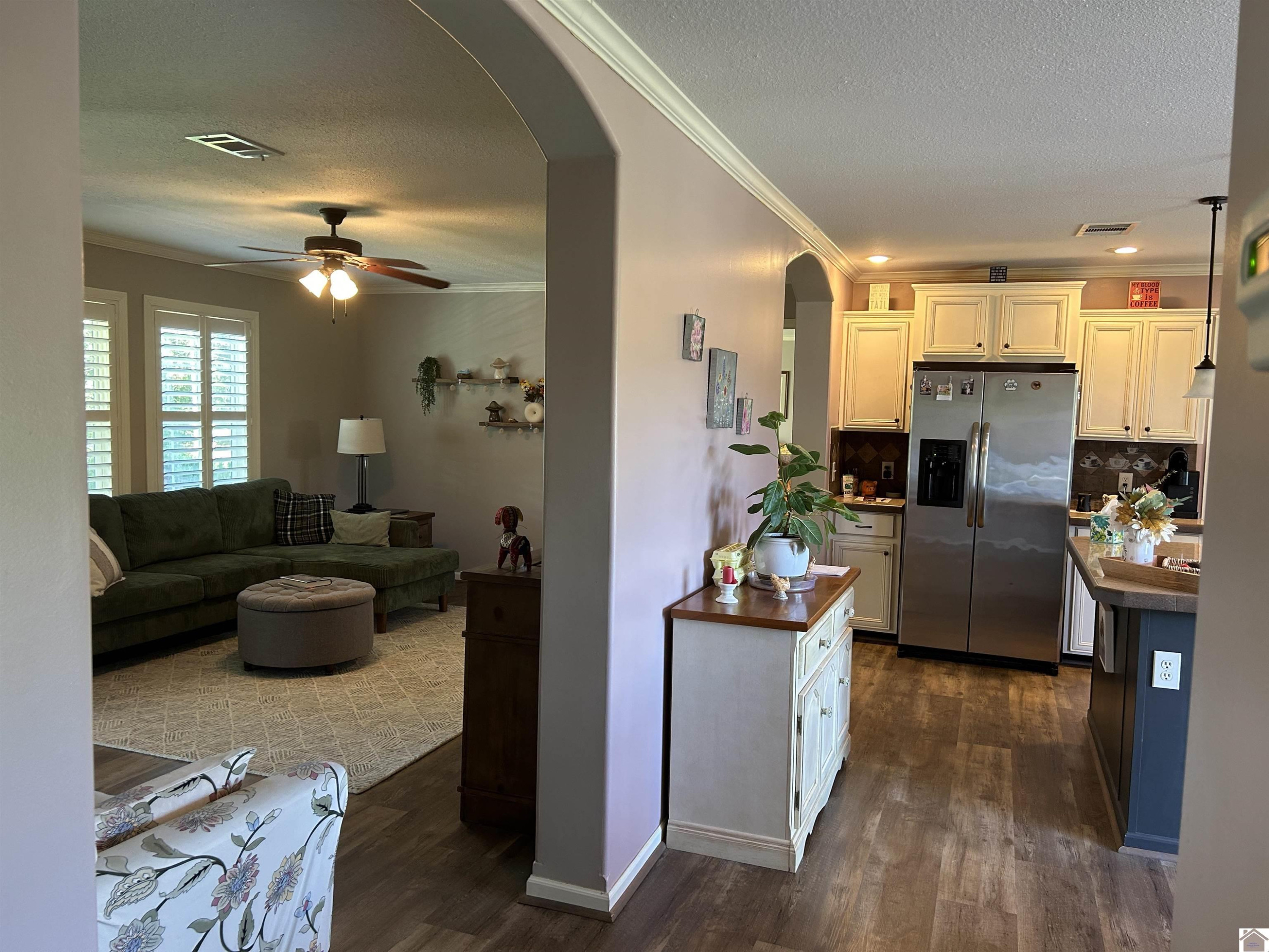 10 Sid Darnall Road Benton, KY 42025 - Photo 12 of 33 living room/kitchen
