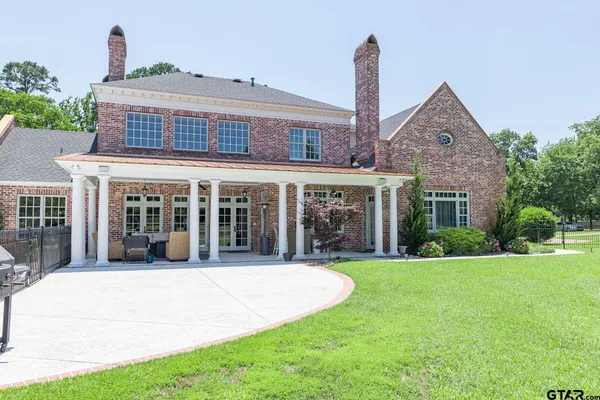 $1,599,000 | 902 East South Street, Lindale, TX 75771