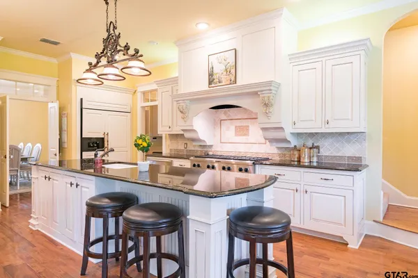 $1,599,000 | 902 East South Street, Lindale, TX 75771