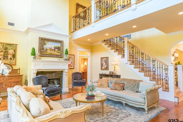 $1,599,000 | 902 East South Street, Lindale, TX 75771