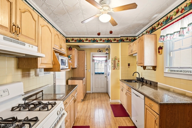 332 Riverside Avenue Lyndhurst, NJ 07071 - Photo 16 of 38