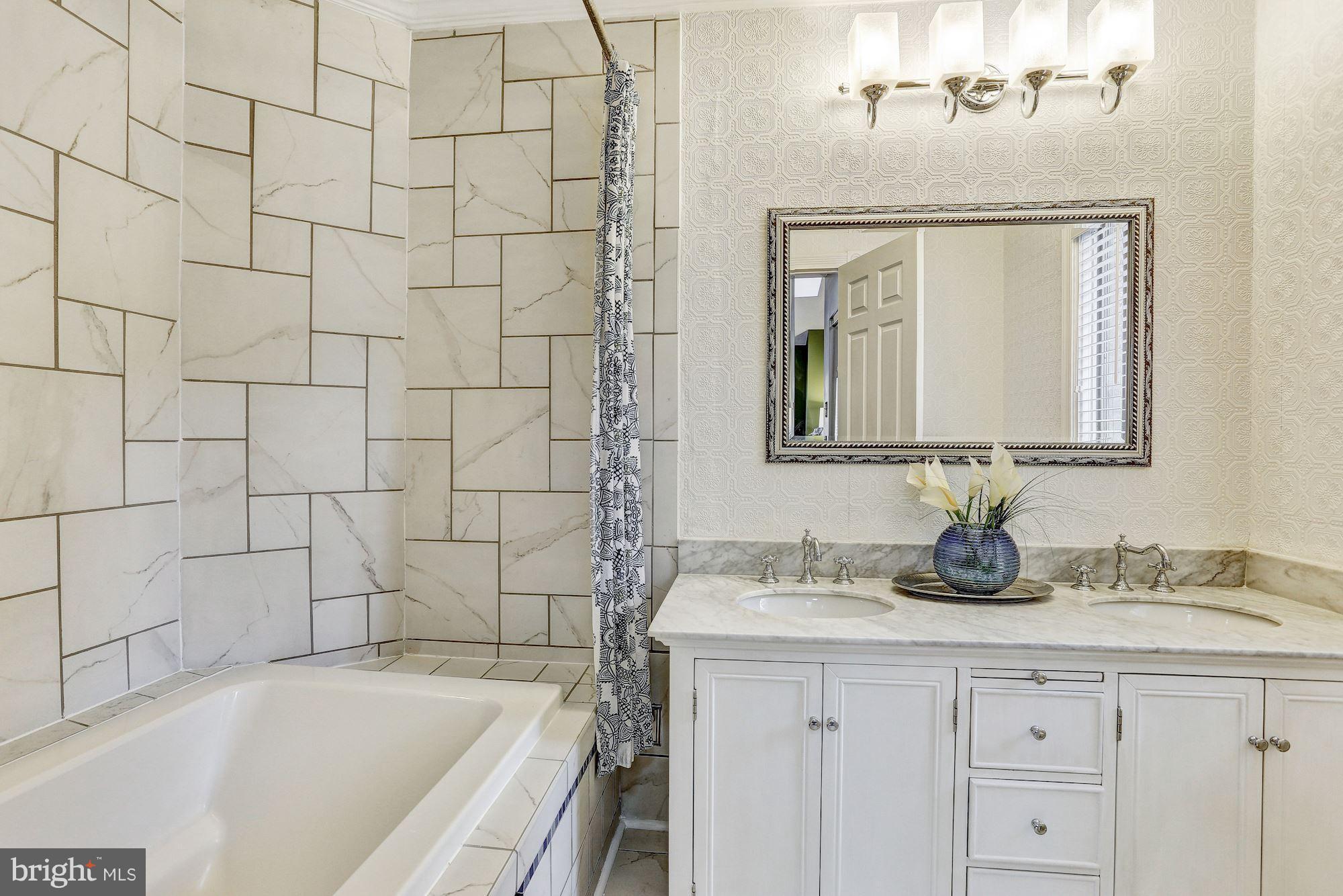 5139 Columbia Road, Unit 828 Columbia, MD 21044 - Photo 15 of 30 Master Bath