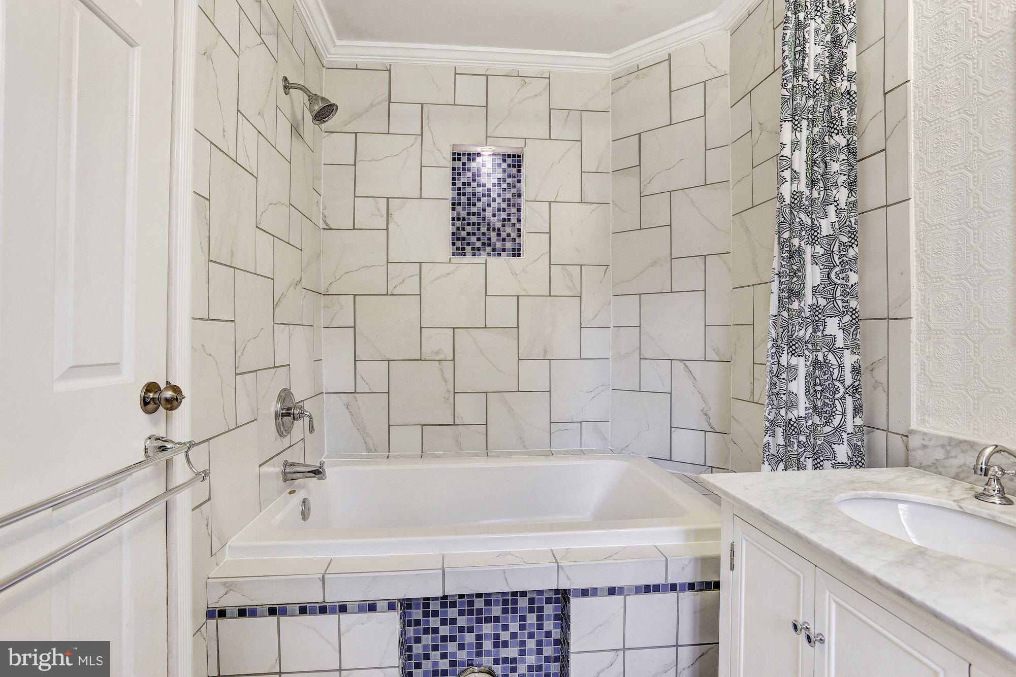 5139 Columbia Road, Unit 828 Columbia, MD 21044 - Photo 16 of 30 Master Bath