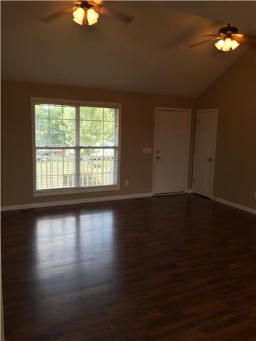 5340 Draper Road Springfield, TN 37172 - Photo 2 of 6 Livingroom