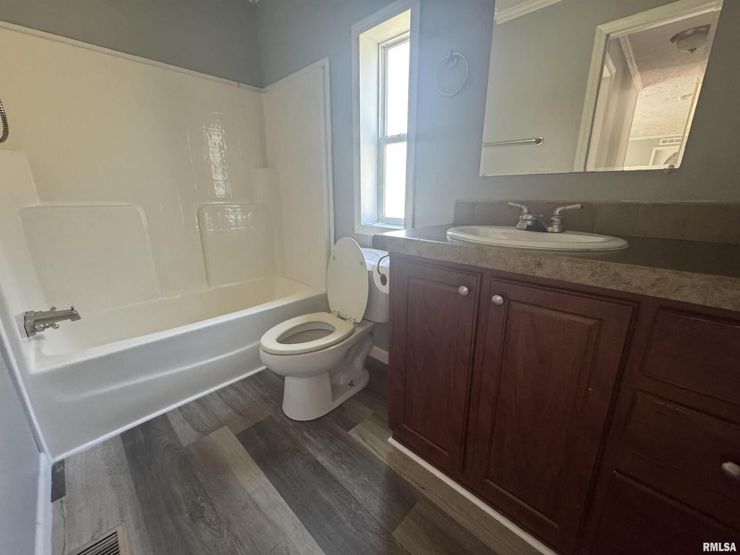 413 Walnut Street Zeigler, IL 62999 - Photo 11 of 20