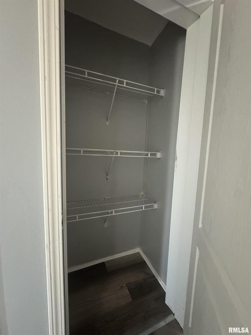 413 Walnut Street Zeigler, IL 62999 - Photo 12 of 20