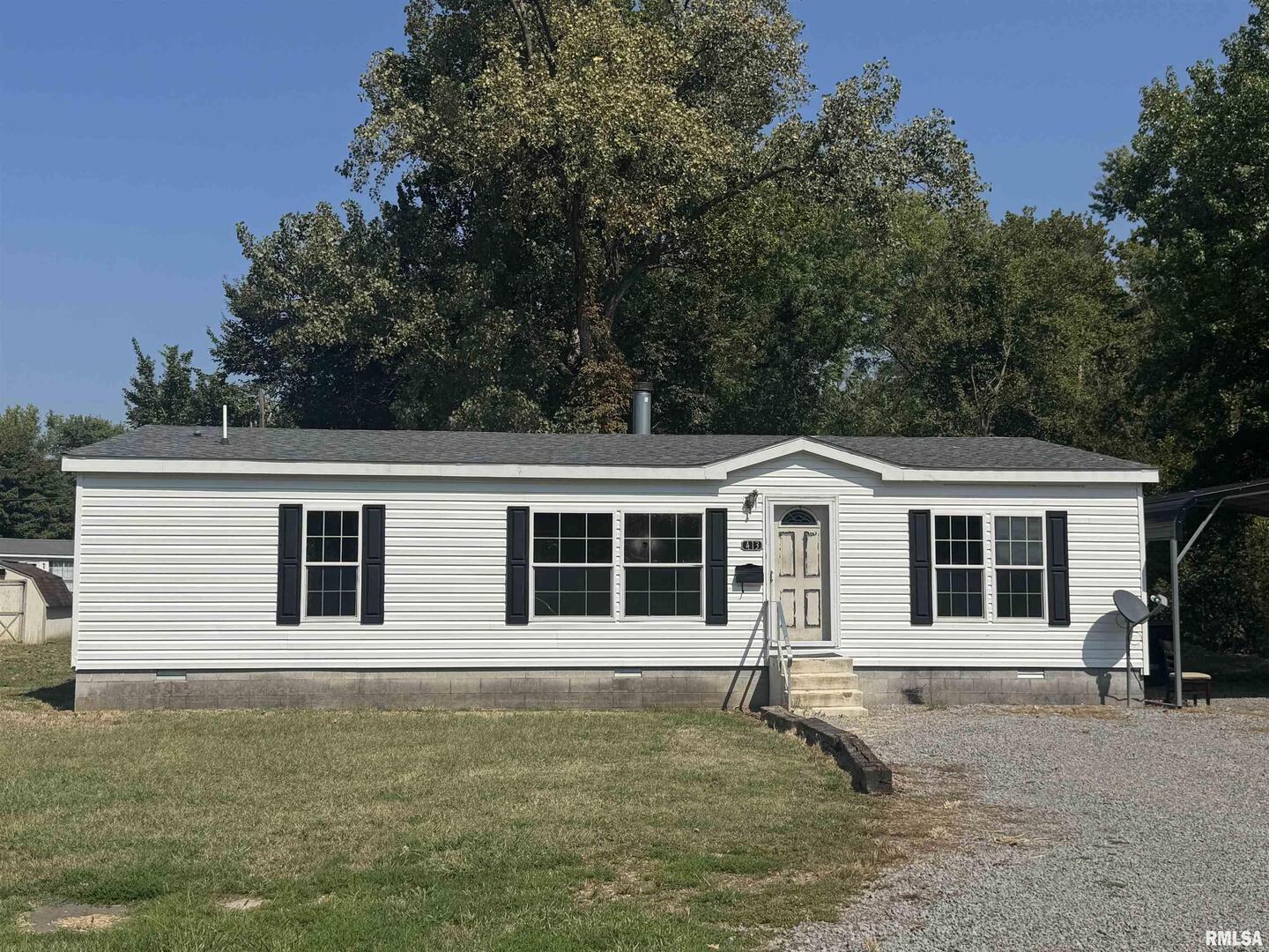 413 Walnut Street Zeigler, IL 62999 - Photo 2 of 20