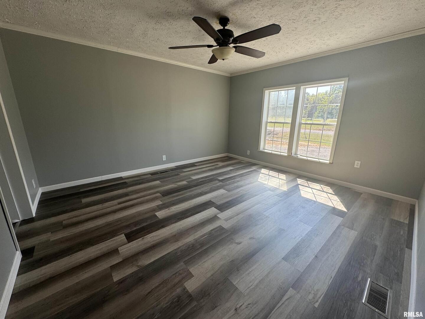 413 Walnut Street Zeigler, IL 62999 - Photo 6 of 20