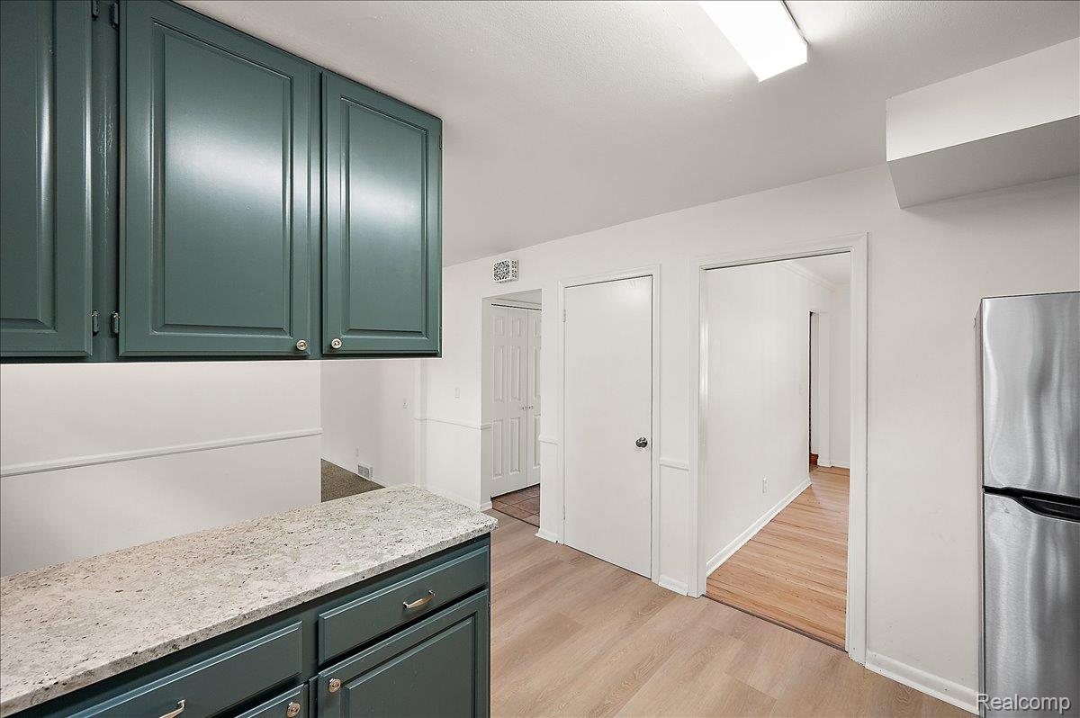 536 Rolling Rock Road Bloomfield Hills, MI 48304 - Photo 15 of 48 Kitchen and breakfast area