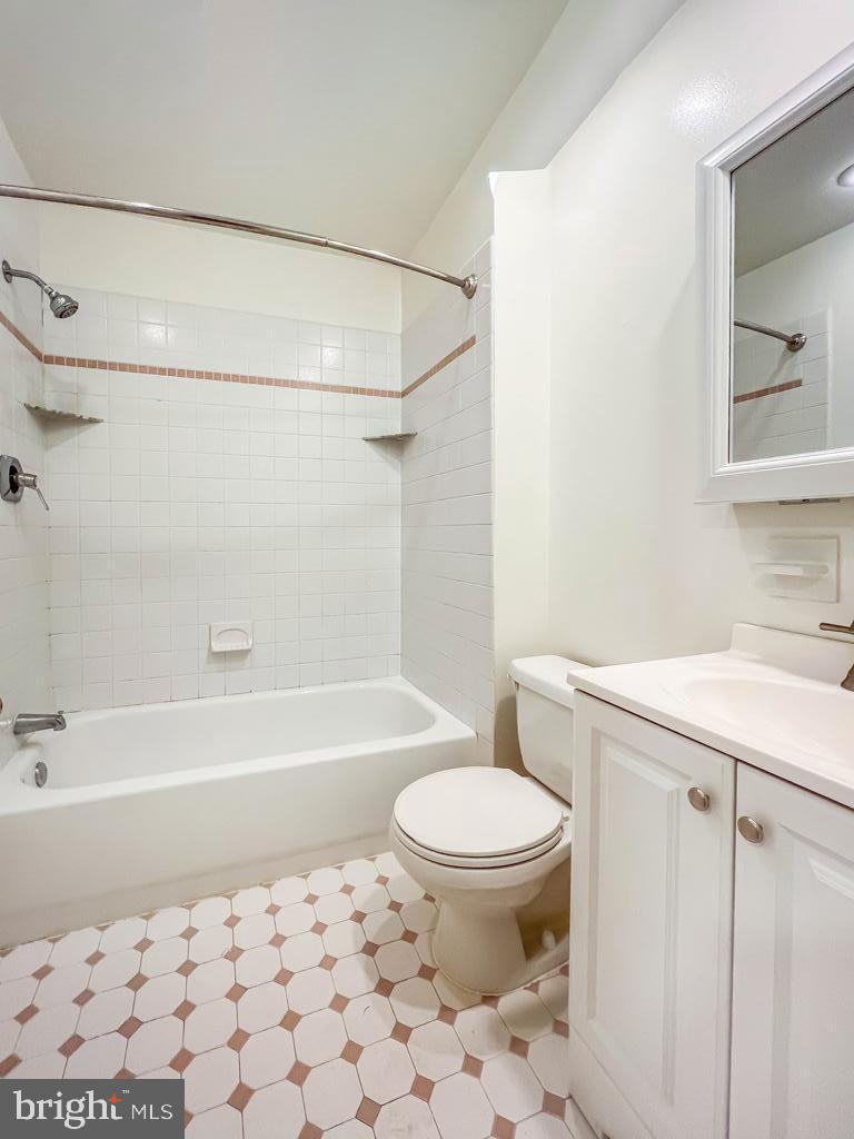 10843 Academy Road Philadelphia, PA 19154 - Photo 29 of 44 a bathroom with a sink a toilet and a bathtub