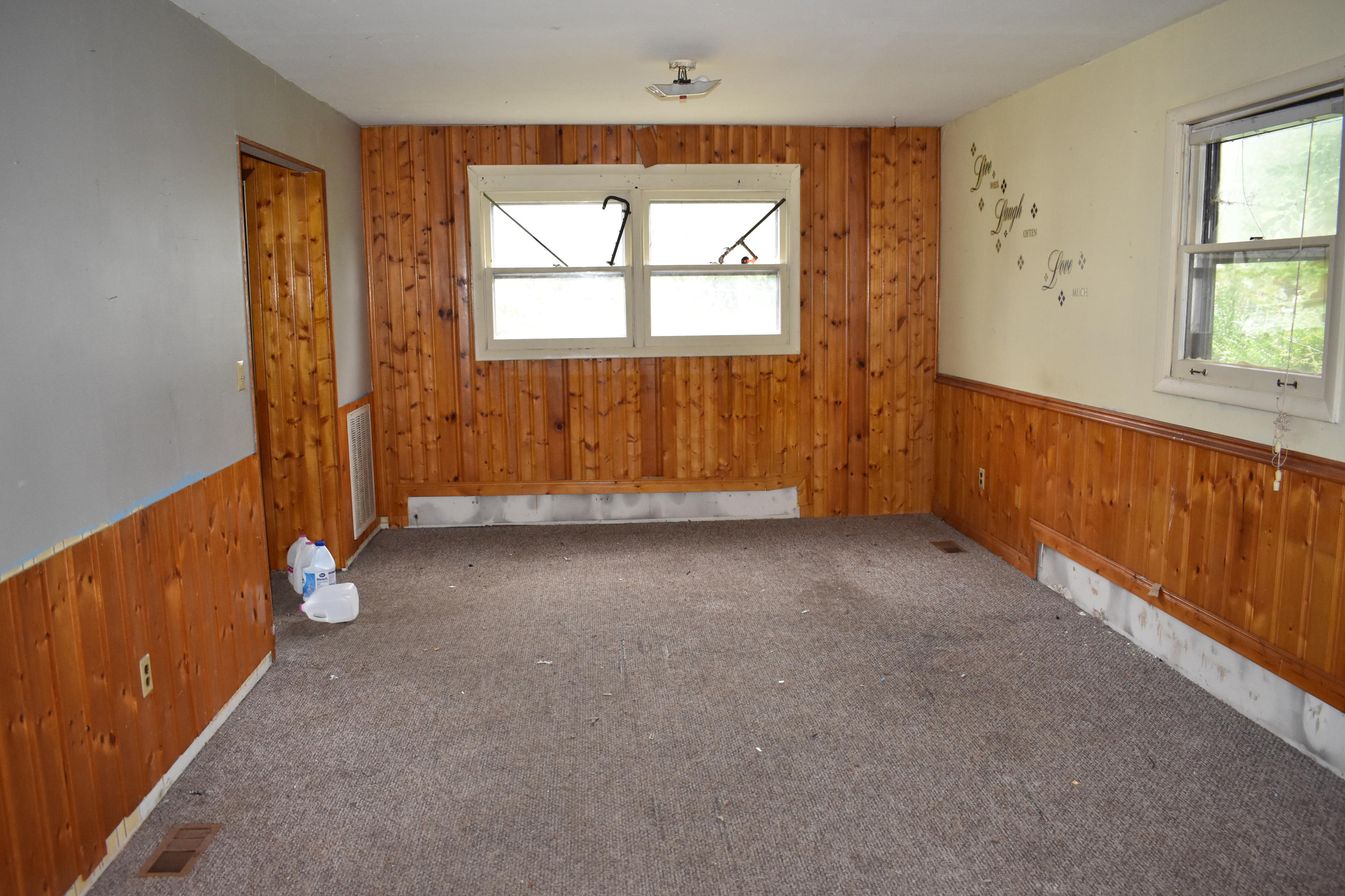 102 Oakwood Road Middlesboro, KY 40965 - Photo 9 of 19 DSC_0019
