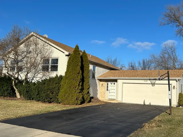 $450,000 | 34 East Harbor Drive, Lake Zurich, IL 60047