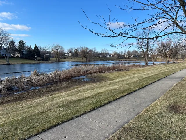 $450,000 | 34 East Harbor Drive, Lake Zurich, IL 60047