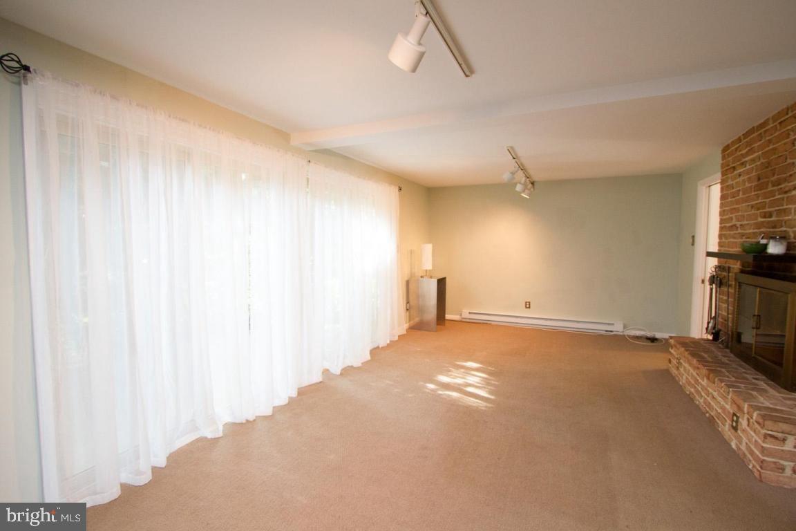 535 Somerset Road Lancaster, PA 17601 - Photo 7 of 45