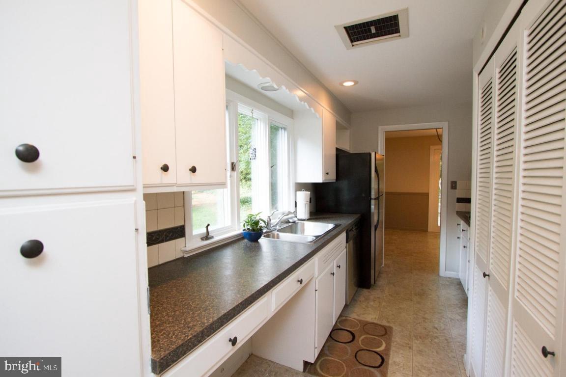 535 Somerset Road Lancaster, PA 17601 - Photo 8 of 45