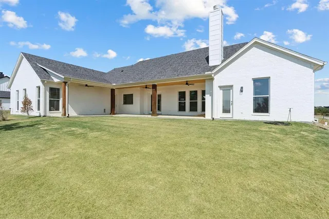 a view of a house with a backyard