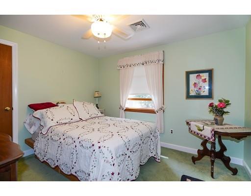 11 Meadowbrook Road Bedford, MA 01730 - Photo 9 of 15 Gallery Image 9