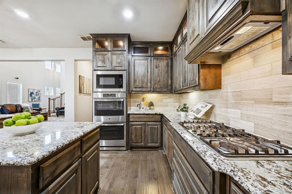 6333 Hall Road Frisco, TX 75034 - Photo 12 of 36 Stainless steel appliances and gas stove.
